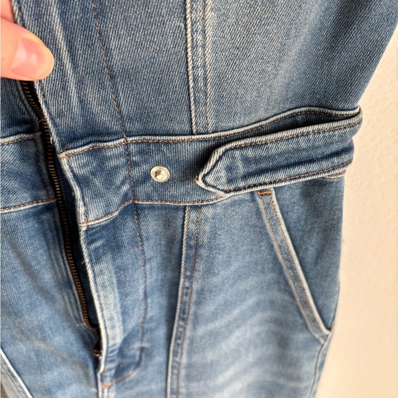 Americana Good American Light Blue Denim Jumpsuit size 1 w/as adjustable waist - Picture 9 of 16